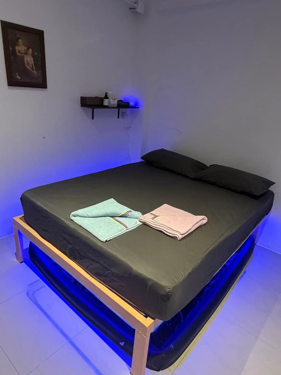 M&M Massage room photo